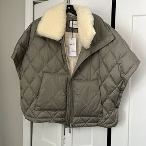 Stylish Women's Quilted Jacket with Cream Collar